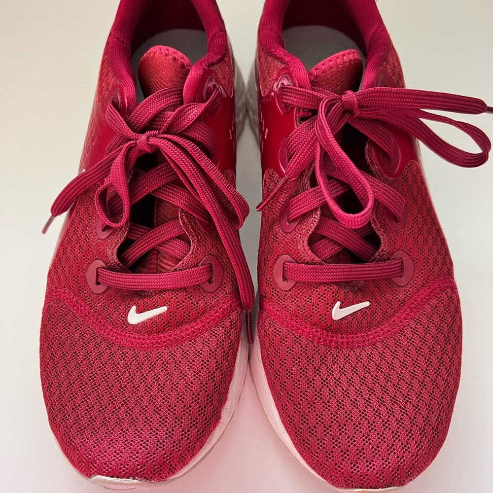 Nike Legend React